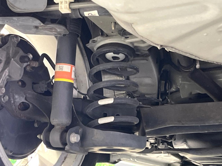 2013 Toyota Prius α DAA-ZVW40W (UW-6a3b4be855633)[18]
