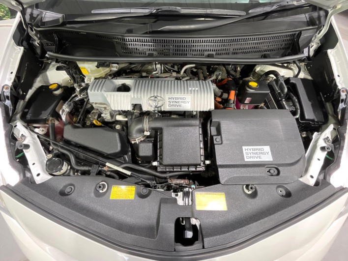 2013 Toyota Prius α DAA-ZVW40W (UW-6a3b4be855633)[4]