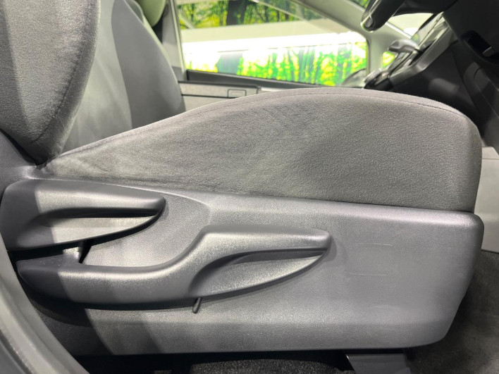 2013 Toyota Prius α DAA-ZVW40W (UW-6a3b4be855633)[23]