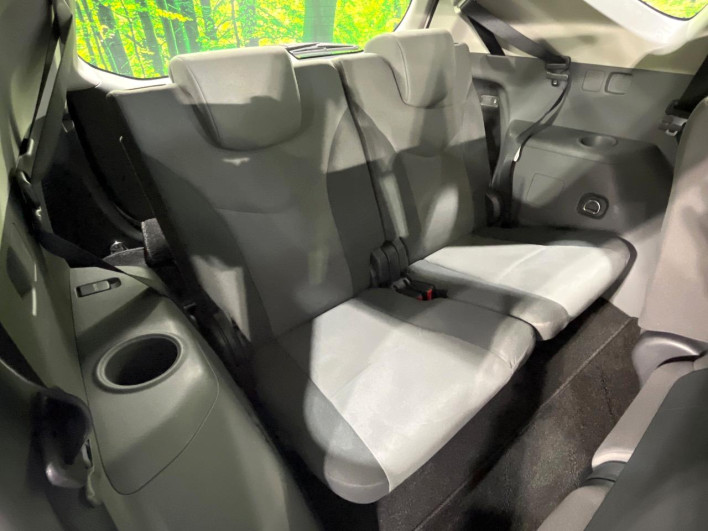 2013 Toyota Prius α DAA-ZVW40W (UW-6a3b4be855633)[28]