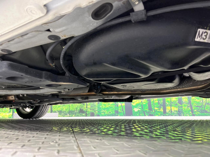 2013 Toyota Prius α DAA-ZVW40W (UW-6a3b4be855633)[19]