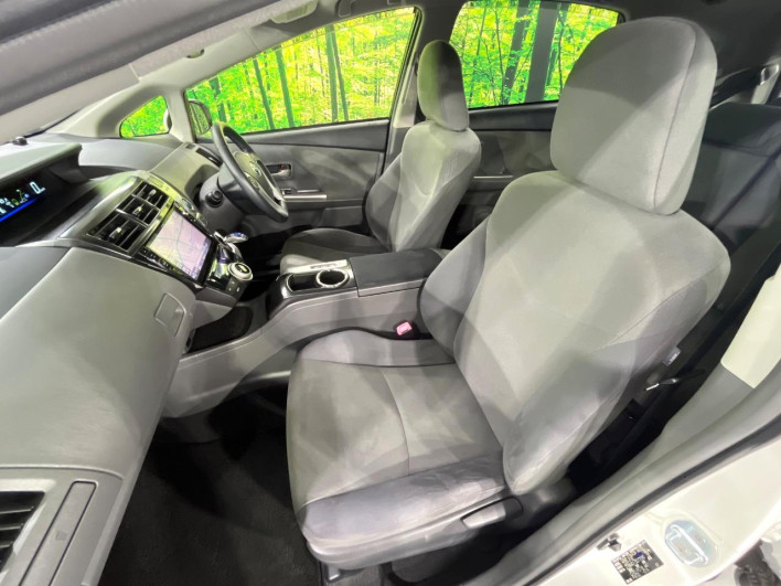 2013 Toyota Prius α DAA-ZVW40W (UW-6a3b4be855633)[26]