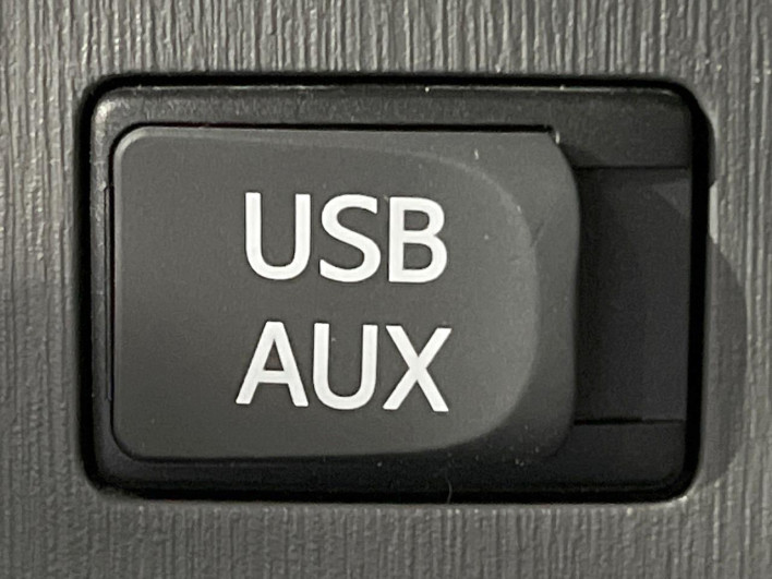 2011 Toyota Prius α DAA-ZVW41W (UW-6a3b4be8ea7a0)[28]