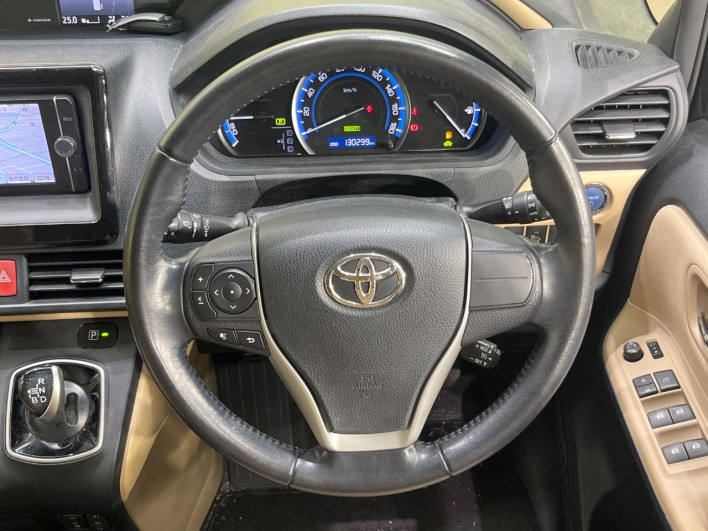 2014 Toyota Noah DAA-ZWR80G (UW-6a3b4bf937818)[24]