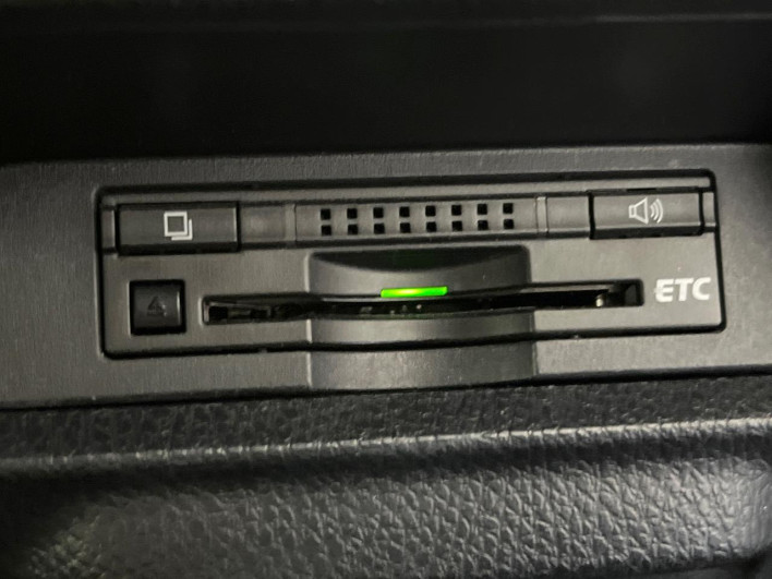 2014 Toyota Noah DAA-ZWR80G (UW-6a3b4bf937818)[12]