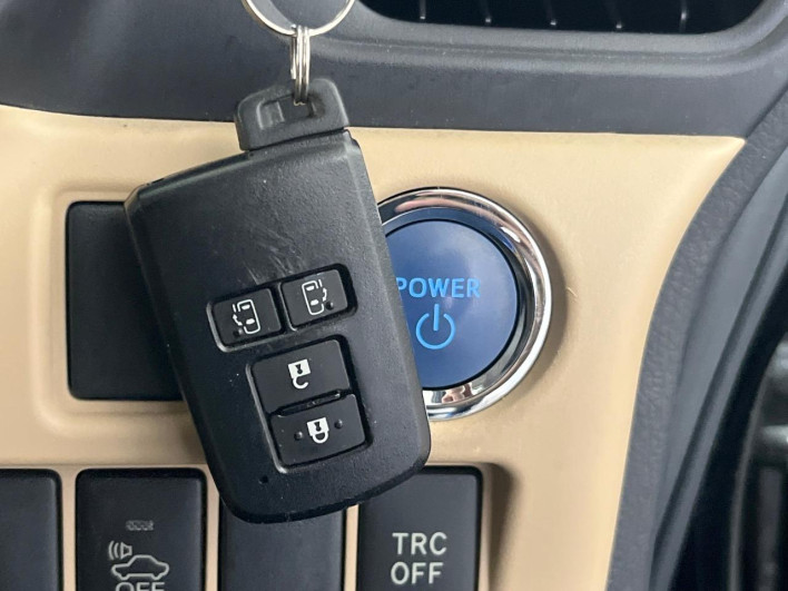 2014 Toyota Noah DAA-ZWR80G (UW-6a3b4bf937818)[9]