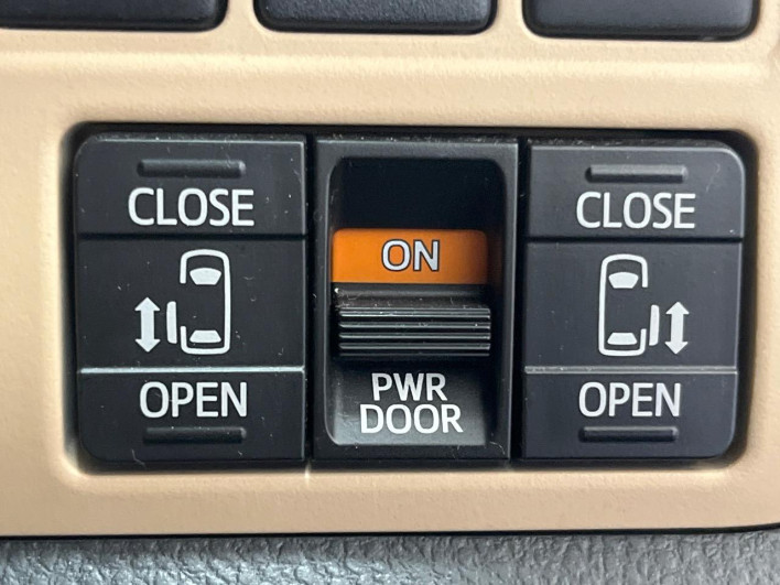 2014 Toyota Noah DAA-ZWR80G (UW-6a3b4bf937818)[11]