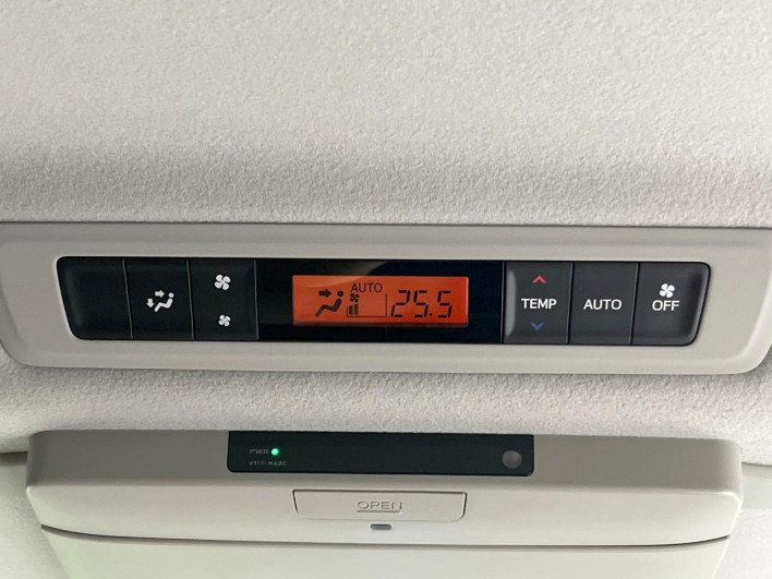 2014 Toyota Noah DAA-ZWR80G (UW-6a3b4bf937818)[26]