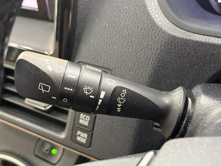 2014 Toyota Noah DAA-ZWR80G (UW-6a3b4bf937818)[16]