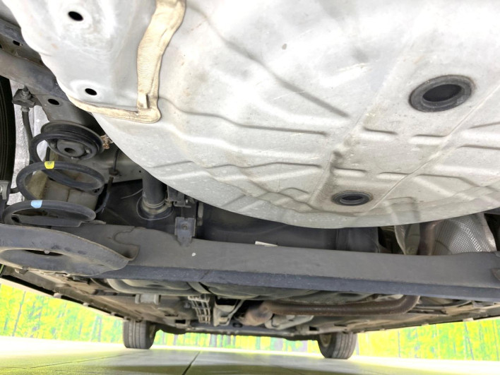 2015 Nissan Note DBA-E12 (UW-6a3c9b43e8068)[27]