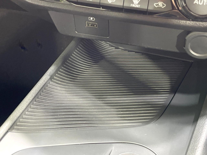 2021 Nissan Note 6AA-E13 (UW-6a3c9b48a2e52)[24]
