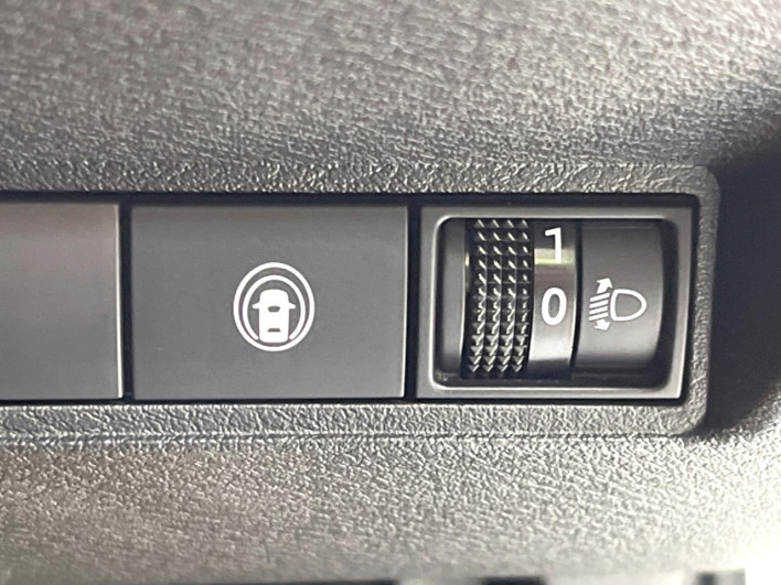 2021 Nissan Note 6AA-E13 (UW-6a3c9b48a2e52)[8]