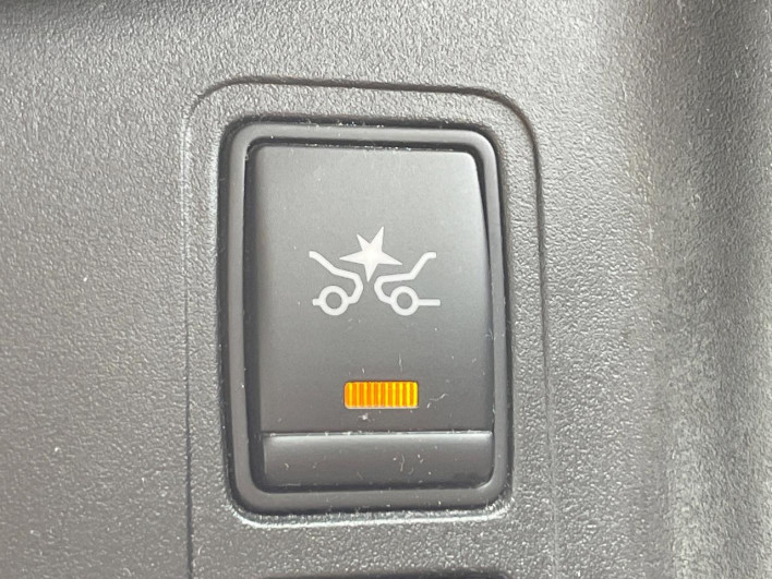 2017 Nissan Serena DAA-GFC27 (UW-6a3c9b5fa45e9)[22]