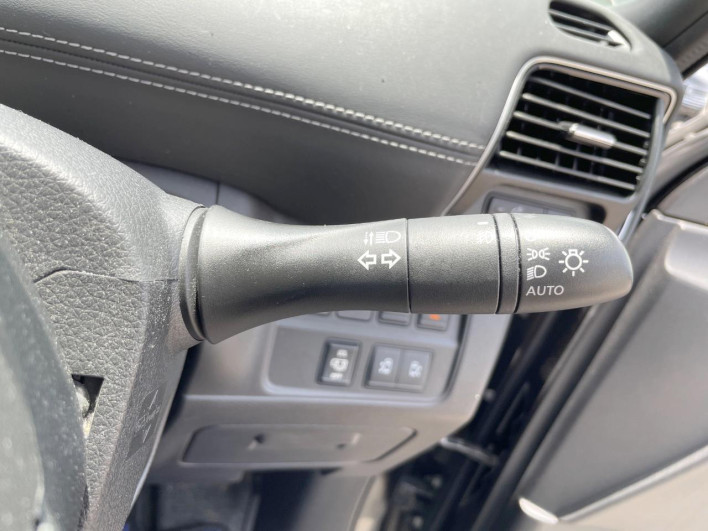 2017 Nissan Serena DAA-GFC27 (UW-6a3c9b5fa45e9)[27]