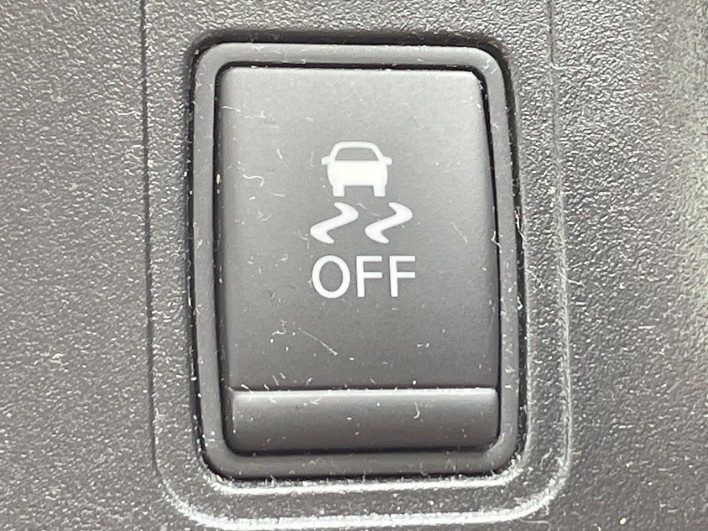 2017 Nissan Serena DAA-GFC27 (UW-6a3c9b5fa45e9)[23]