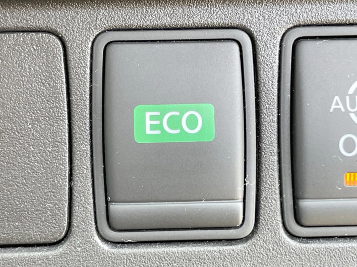 2017 Nissan Serena DAA-GFC27 (UW-6a3c9b5fa45e9)[19]