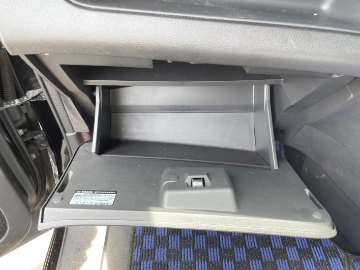 2017 Nissan Serena DAA-GFC27 (UW-6a3c9b5fa45e9)[6]