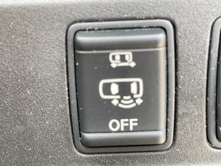 2017 Nissan Serena DAA-GFC27 (UW-6a3c9b5fa45e9)[21]