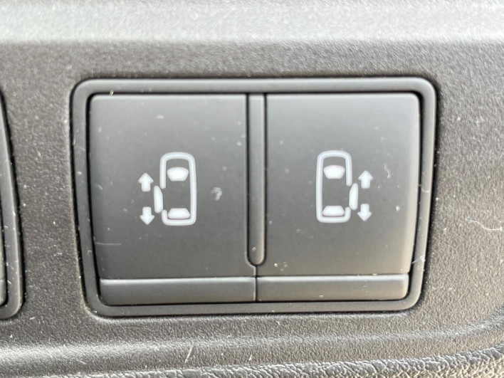 2017 Nissan Serena DAA-GFC27 (UW-6a3c9b5fa45e9)[20]