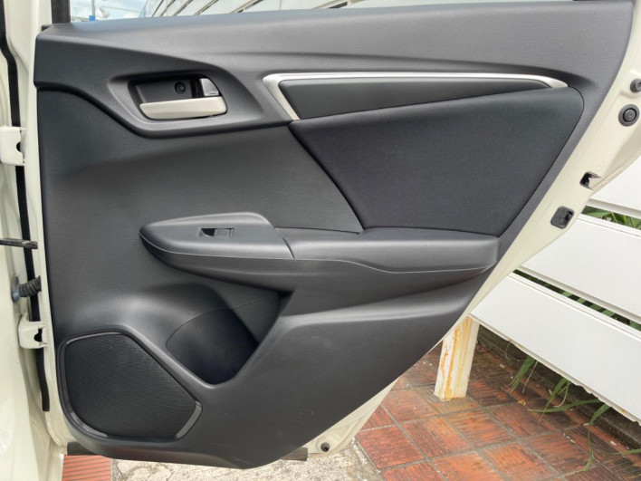 2014 Honda Fit DBA-GK3 (UW-6a3c9b68bf133)[29]