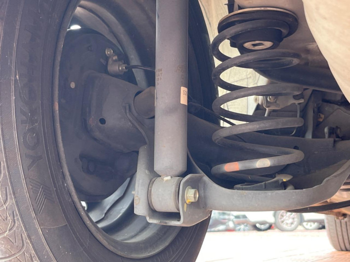 2014 Honda Fit DBA-GK3 (UW-6a3c9b68bf133)[23]