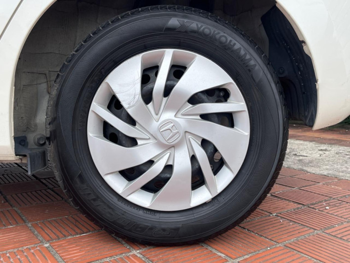 2014 Honda Fit DBA-GK3 (UW-6a3c9b68bf133)[4]