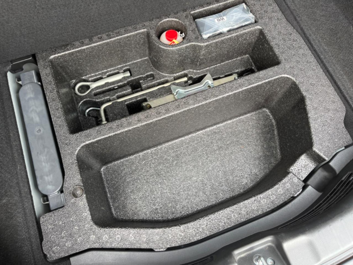 2014 Honda Fit DBA-GK3 (UW-6a3c9b68bf133)[27]