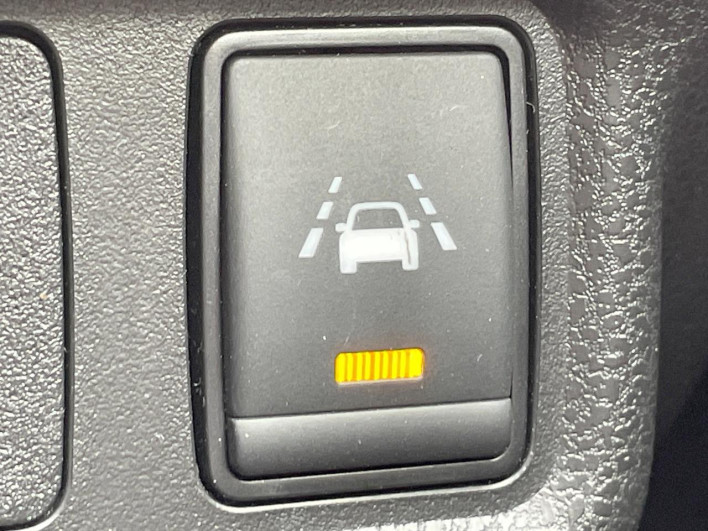 2018 Nissan Note DAA-HE12 (UW-6a3c9b805240f)[18]