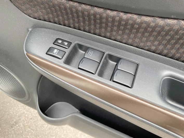 2018 Nissan Note DAA-HE12 (UW-6a3c9b805240f)[16]