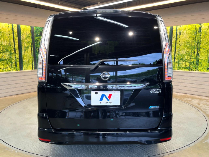 2014 Nissan Serena DAA-HFC26 (UW-6a3c9b8ad3bcb)[17]