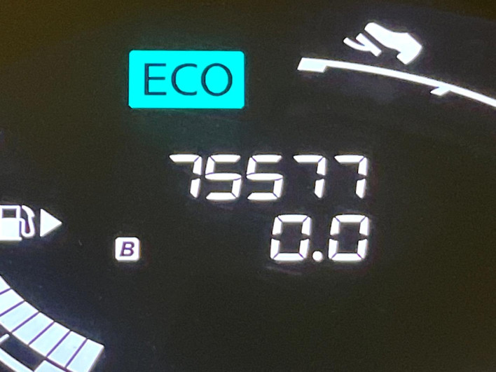 2014 Nissan Serena DAA-HFC26 (UW-6a3c9b8ad3bcb)[2]