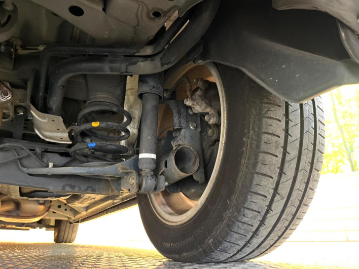 2014 Nissan Serena DAA-HFC26 (UW-6a3c9b8ad3bcb)[19]