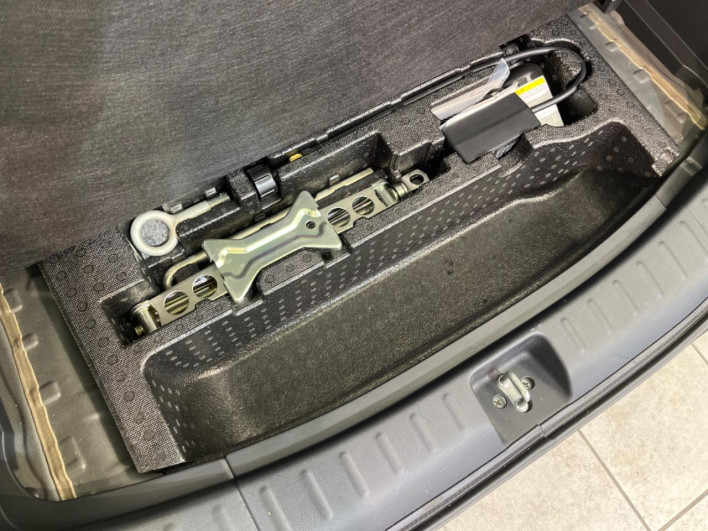 2014 Honda N-BOX CUSTOM DBA-JF1 (UW-6a3c9b9eee286)[18]