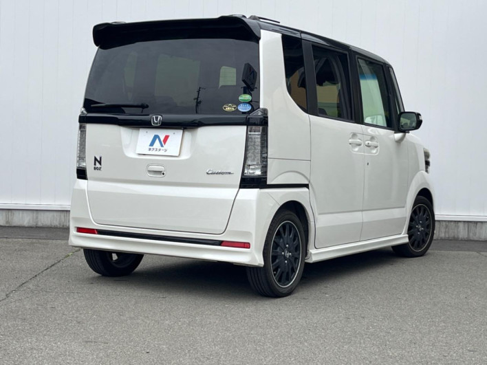 2016 Honda N-BOX CUSTOM DBA-JF1 (UW-6a3c9ba480f96)[21]