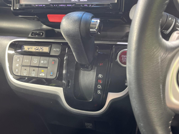 2015 Honda N-BOX+ Custom DBA-JF1 (UW-6a3c9ba51a8a9)[15]