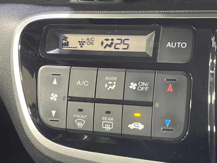 2015 Honda N-BOX+ Custom DBA-JF1 (UW-6a3c9ba51a8a9)[12]