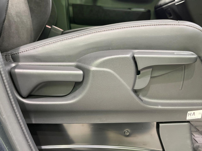 2024 Honda N-BOX CUSTOM 6BA-JF5 (UW-6a3c9bc0e52fe)[17]