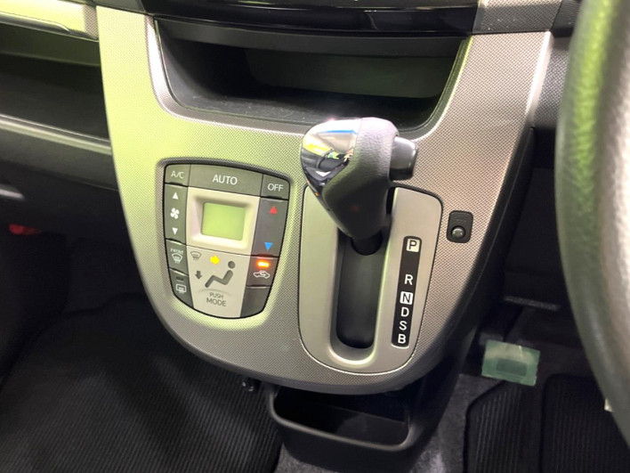 2013 Daihatsu Move DBA-LA100S (UW-6a3c9be7073bd)[26]