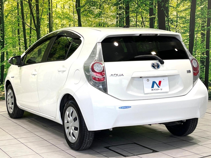 2014 Toyota Aqua DAA-NHP10 (UW-6a3c9c897e51f)[7]
