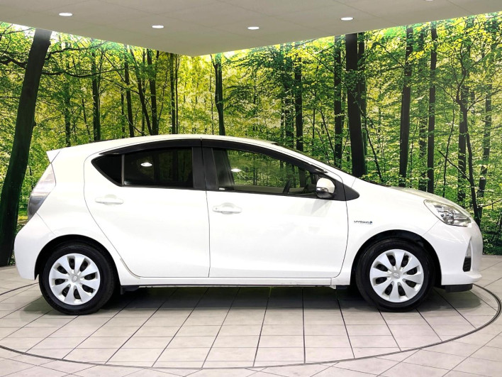 2014 Toyota Aqua DAA-NHP10 (UW-6a3c9c897e51f)[10]