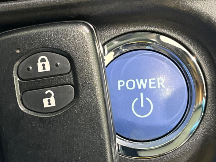2015 Toyota Aqua DAA-NHP10 (UW-6a3c9c8a7e676)[18]
