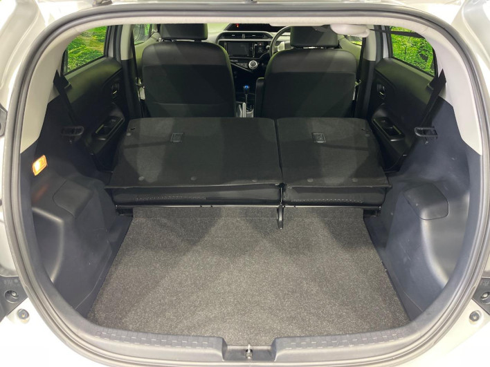 2015 Toyota Aqua DAA-NHP10 (UW-6a3c9c8a7e676)[10]
