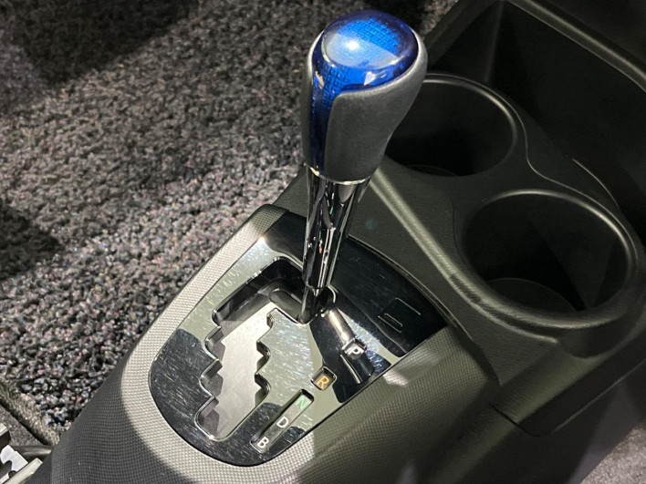 2015 Toyota Aqua DAA-NHP10 (UW-6a3c9c8a7e676)[28]