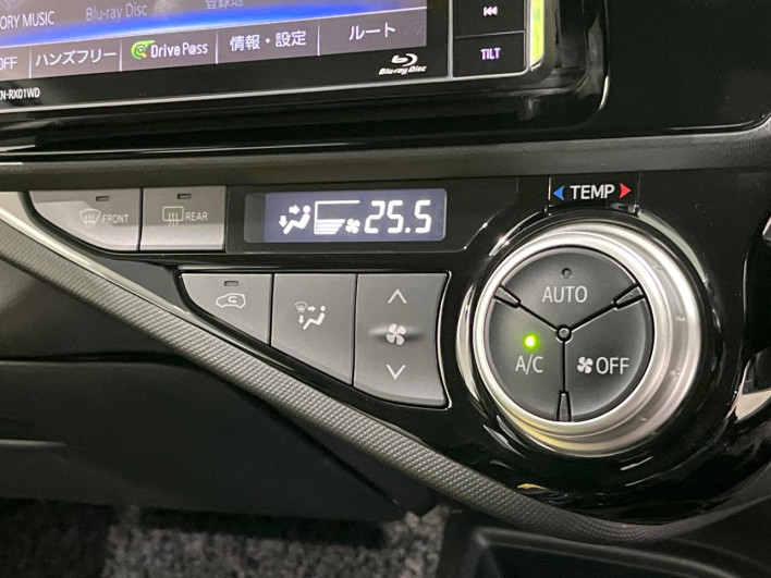 2015 Toyota Aqua DAA-NHP10 (UW-6a3c9c8a7e676)[26]