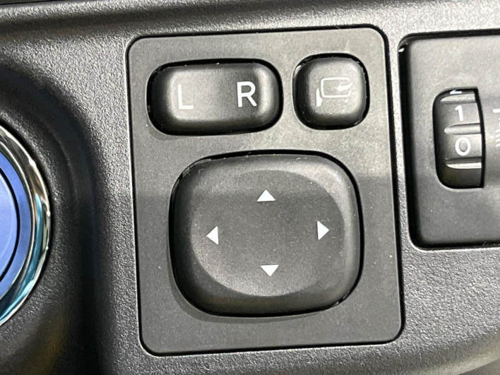 2015 Toyota Aqua DAA-NHP10 (UW-6a3c9c8a7e676)[19]