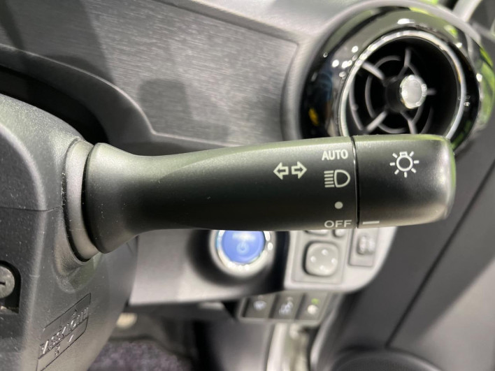 2015 Toyota Aqua DAA-NHP10 (UW-6a3c9c8a7e676)[24]