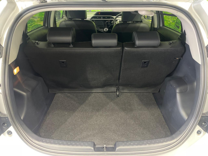 2015 Toyota Aqua DAA-NHP10 (UW-6a3c9c8a7e676)[9]