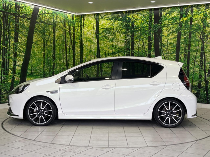 2016 Toyota Aqua DAA-NHP10 (UW-6a3c9c8ad83ba)[11]