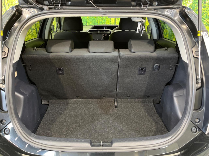 2017 Toyota Aqua DAA-NHP10 (UW-6a3c9c9025af7)[22]
