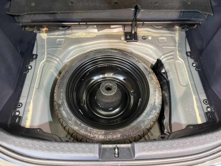 2017 Toyota Aqua DAA-NHP10 (UW-6a3c9c9025af7)[25]
